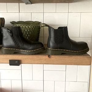 Dr. Marten Chelsea boots toddler 9 eu 26
